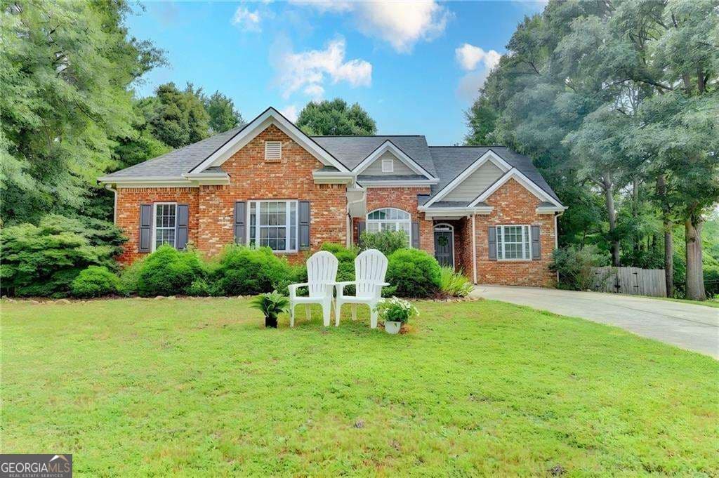 4 bedroom, 3 bathroom, 2,589 sq ft single family residence for sale at 49 Flintstone Road, Jefferson, GA 30549 — photo 2