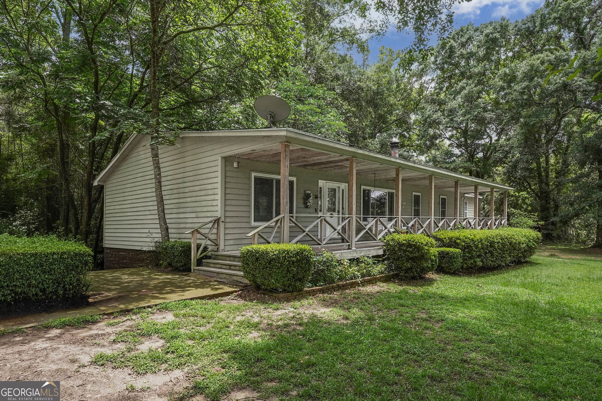 3 bedroom, 2 bathroom, 1,872 sq ft single family residence for sale at 203 Brookwood Lane, Americus, GA 31709 — photo 2