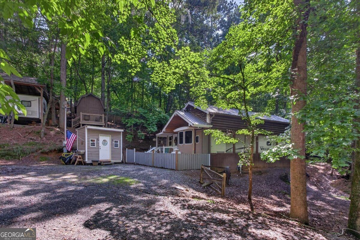 1 bedroom, 1 bathroom, 850 sq ft single family residence for sale at 190 26th Street # 9943, Ellijay, GA 30540 — photo 6
