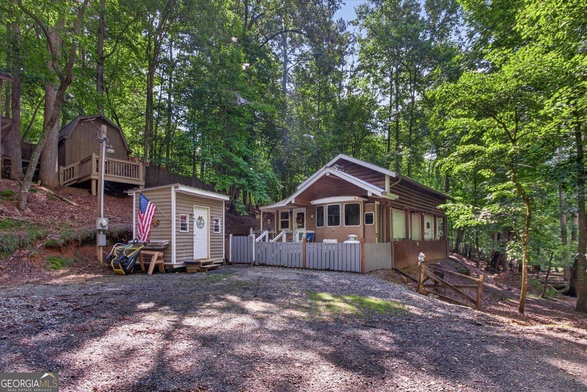 1 bedroom, 1 bathroom, 850 sq ft single family residence for sale at 190 26th Street # 9943, Ellijay, GA 30540 — photo 7
