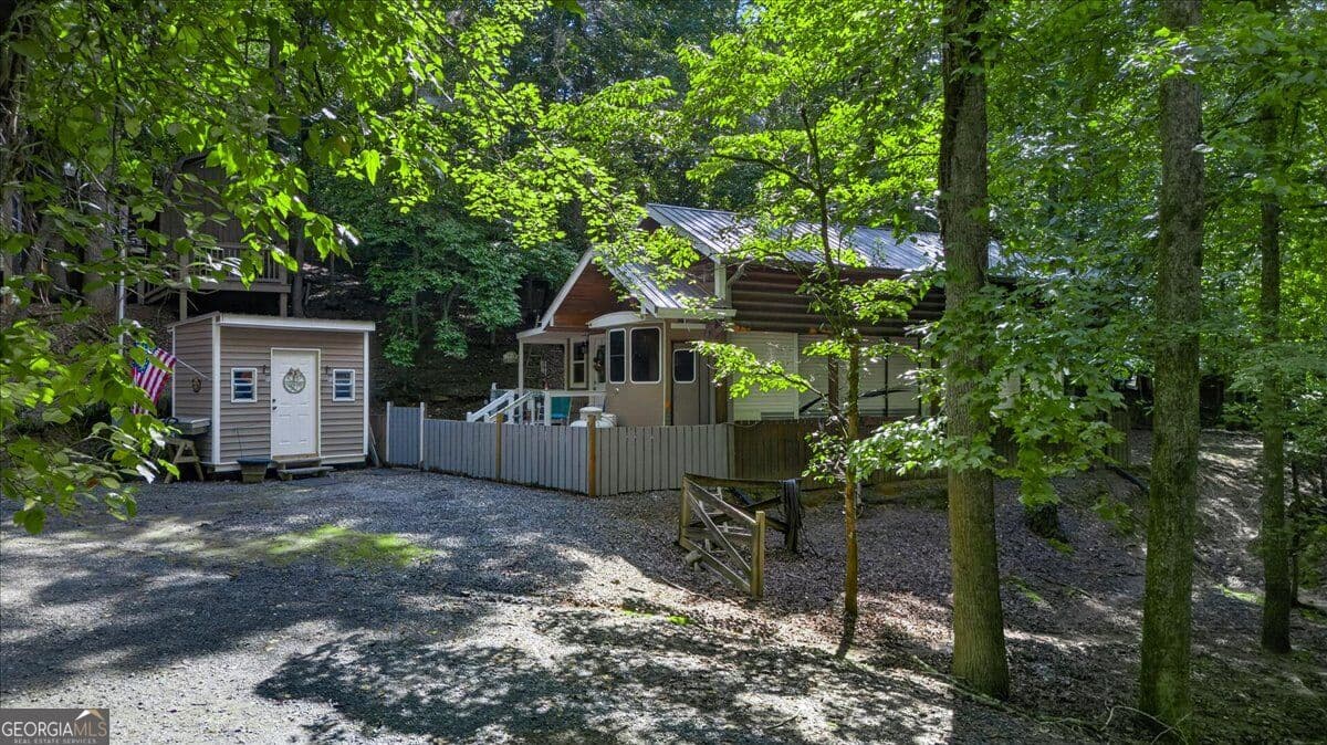 1 bedroom, 1 bathroom, 850 sq ft single family residence for sale at 190 26th Street # 9943, Ellijay, GA 30540 — photo 8