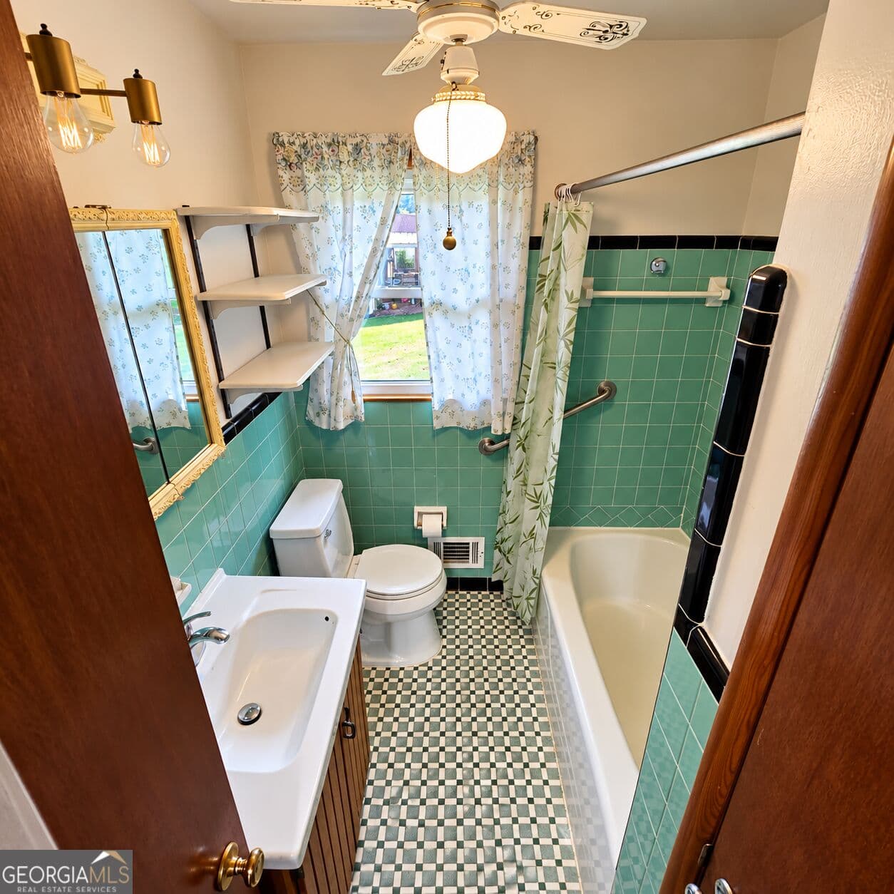 3 bedroom, 1.5 bathroom, 1,800 sq ft single family residence for sale at 1515 Patricia Drive, Morrow, GA 30260 — photo 6