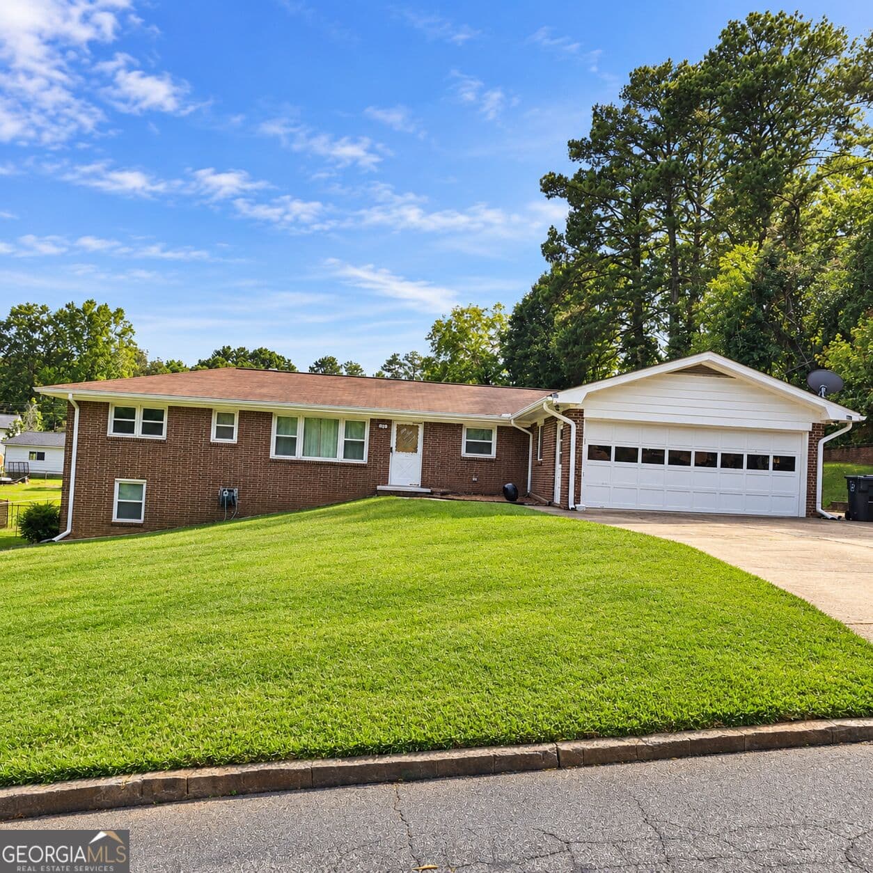 3 bedroom, 1.5 bathroom, 1,800 sq ft single family residence for sale at 1515 Patricia Drive, Morrow, GA 30260