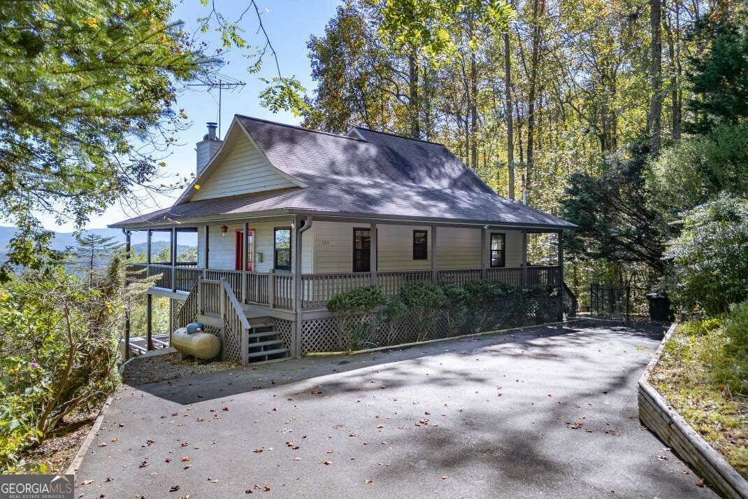 4 bedroom, 3 bathroom, 2,176 sq ft cabin,single family residence for sale at 1109 Flat Rock Gap Road, Blairsville, GA 30512 — photo 2