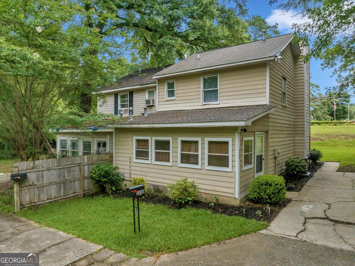 2 bedroom, 1 bathroom, 1,080 sq ft single family residence for rent at 5200 Forsyth Road, Macon, GA 31210 for $1,200 a month — photo 2