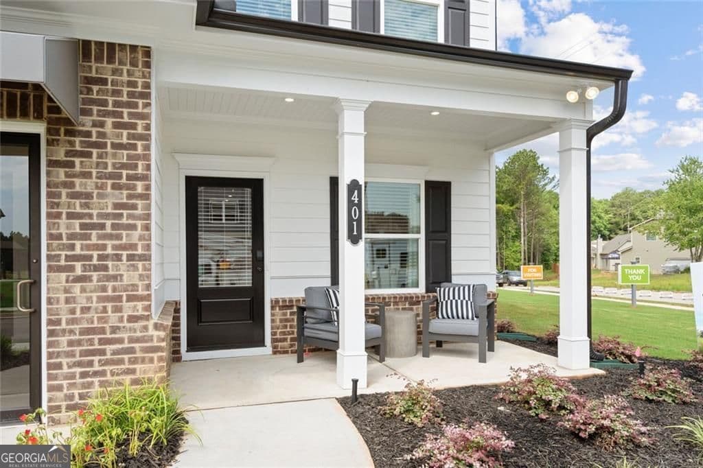 4 bedroom, 2.5 bathroom, 2,053 sq ft single family residence for sale at 542 Grover Street, Hoschton, GA 30548 — photo 2