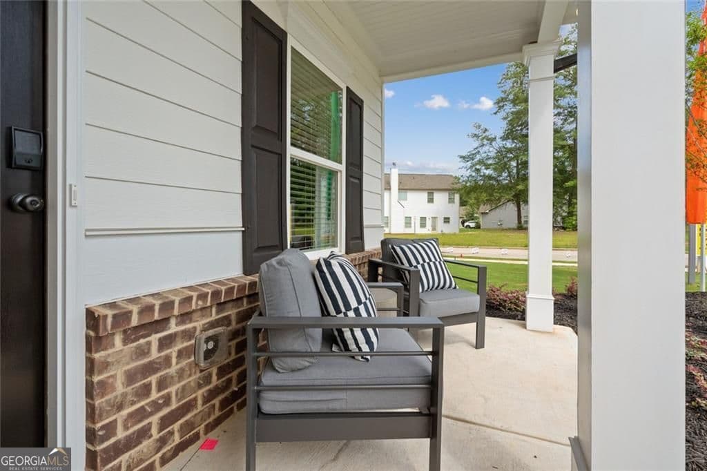 4 bedroom, 2.5 bathroom, 2,053 sq ft single family residence for sale at 542 Grover Street, Hoschton, GA 30548 — photo 3