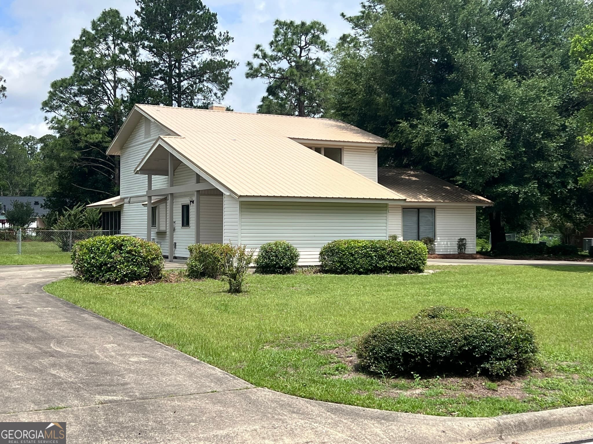 5 bedroom, 3 bathroom, 2,703 sq ft single family residence for sale at 286 Stonington Lane, Jesup, GA 31546 — photo 2