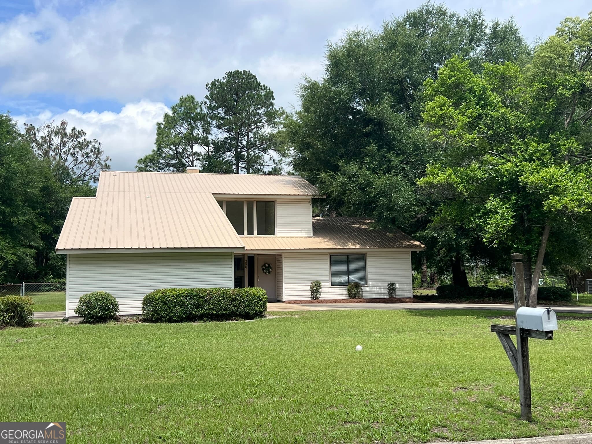 5 bedroom, 3 bathroom, 2,703 sq ft single family residence for sale at 286 Stonington Lane, Jesup, GA 31546 — photo 3