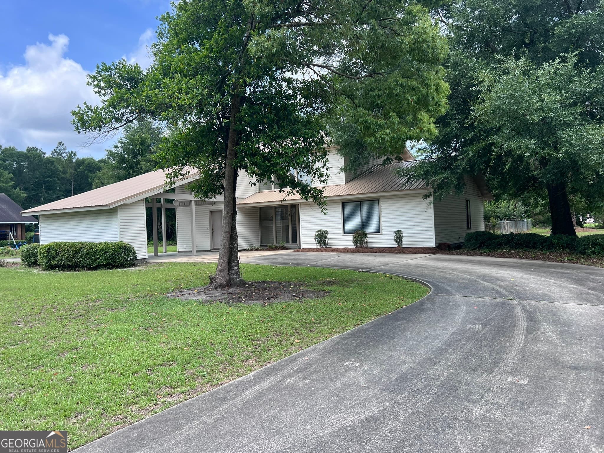 5 bedroom, 3 bathroom, 2,703 sq ft single family residence for sale at 286 Stonington Lane, Jesup, GA 31546