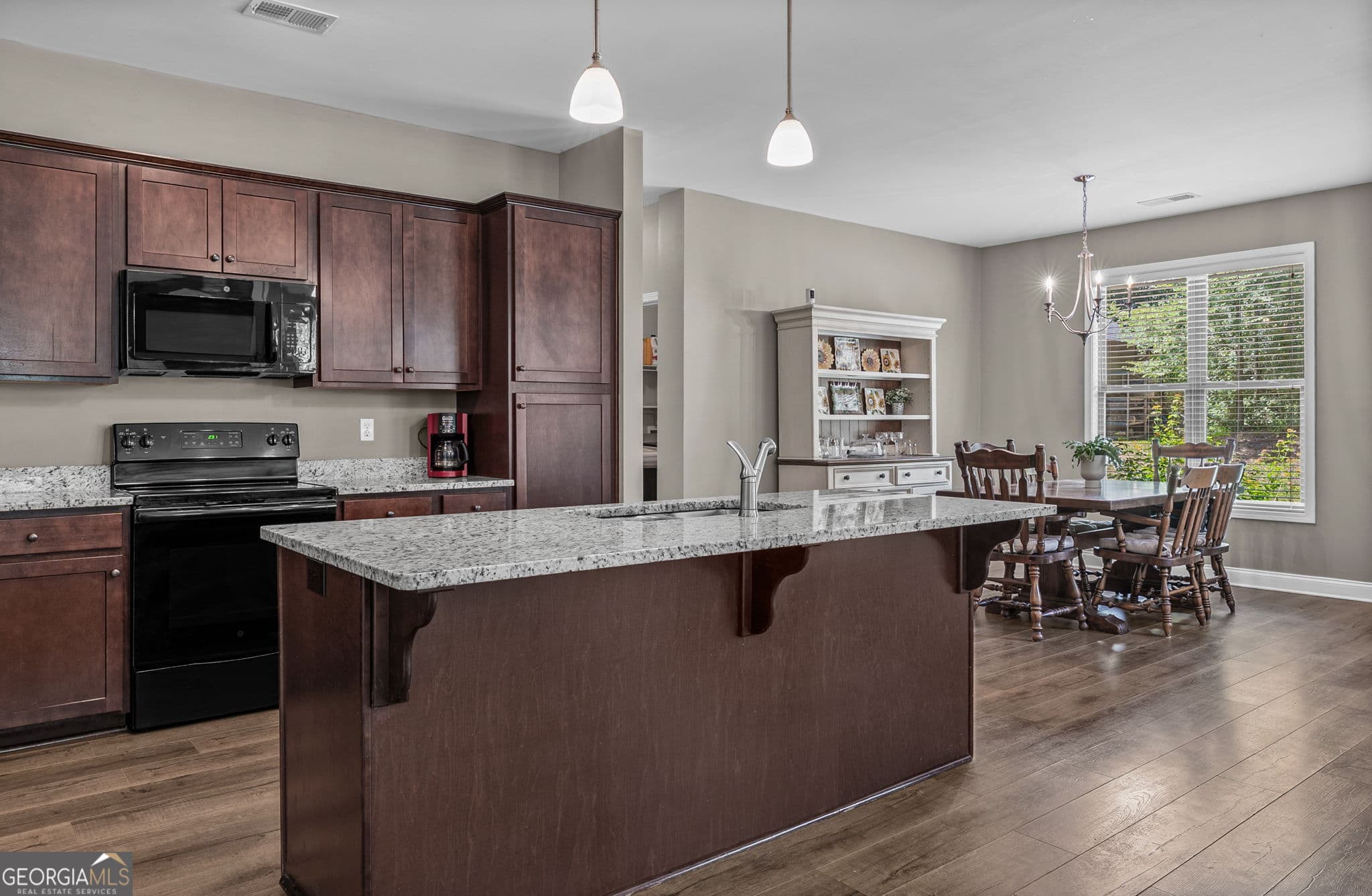 3 bedroom, 2 bathroom, 1,821 sq ft single family residence for sale at 5411 Hightower Trail, Oxford, GA 30054 — photo 4
