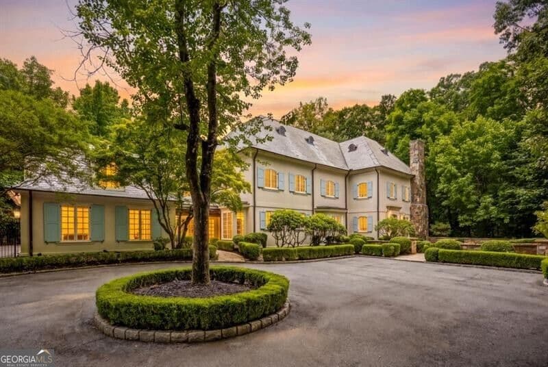 7 bedroom, 8 bathroom, 10,869 sq ft single family residence for rent at 2485 W Wesley Road, Atlanta, GA 30327 for $14,000 a month — photo 2