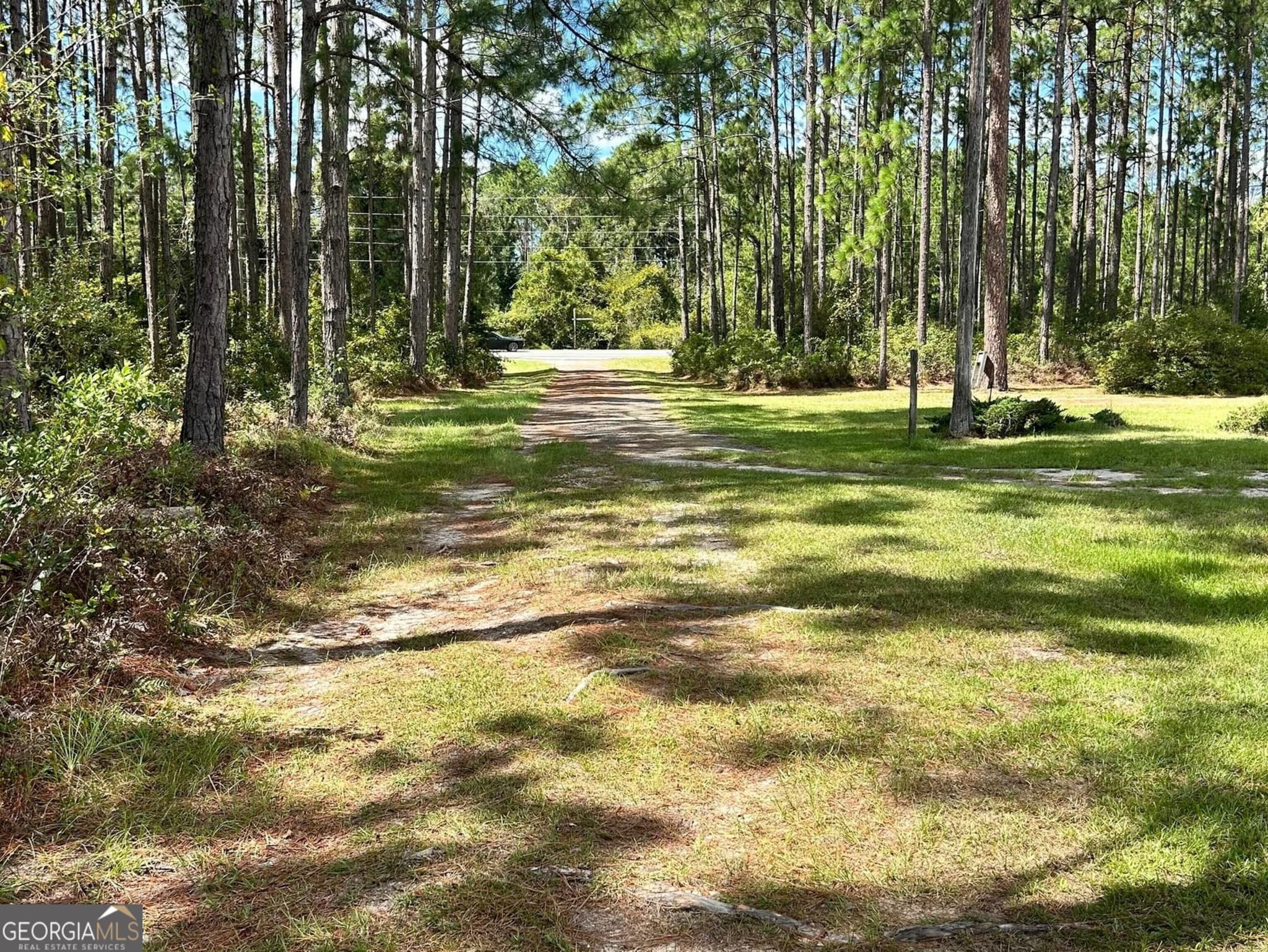 5 bedroom, 4 bathroom, 3,080 sq ft single family residence under contract at 1348 S Us Hwy 1, Alma, GA 31510 — photo 2