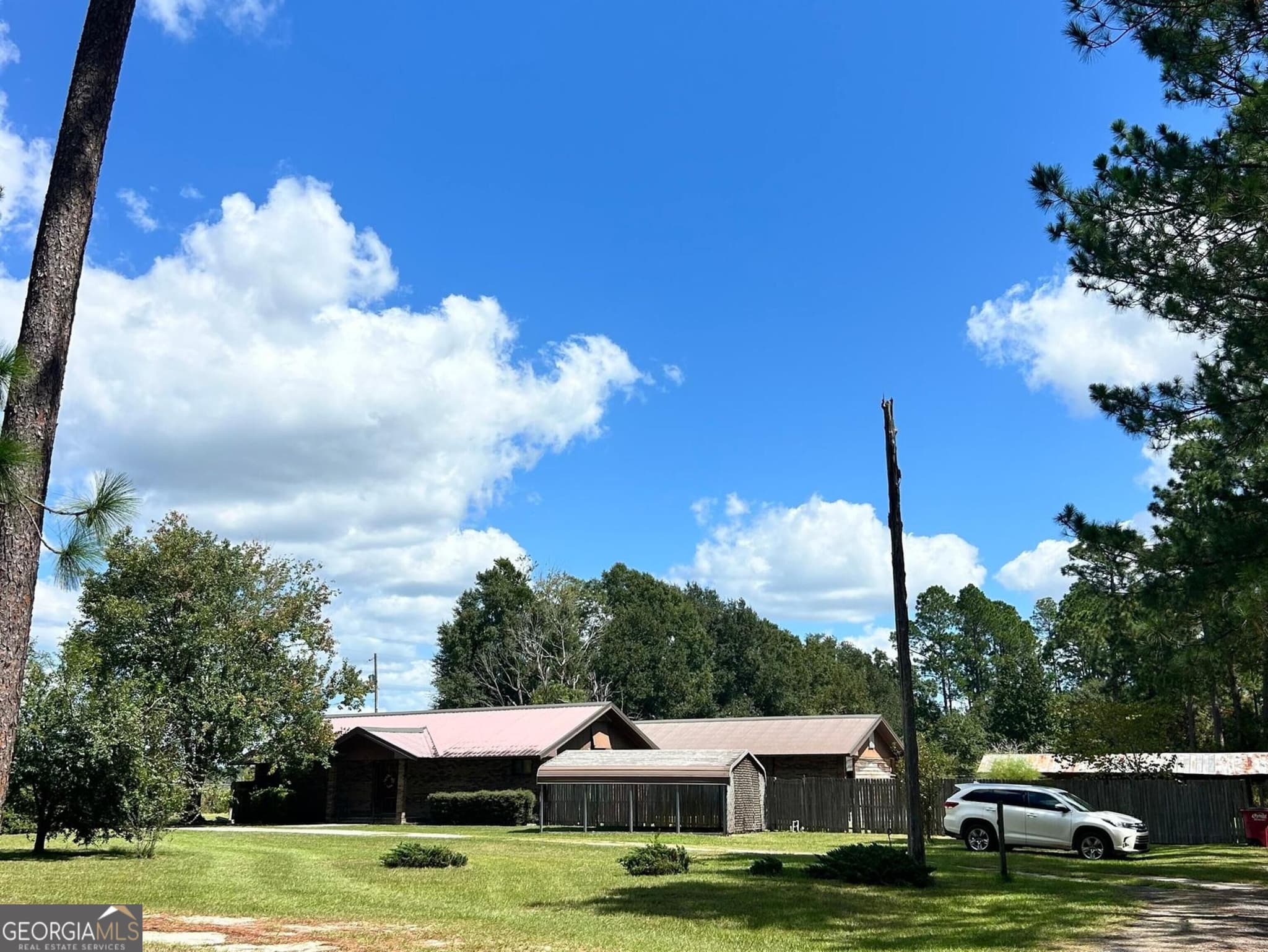 5 bedroom, 4 bathroom, 3,080 sq ft single family residence under contract at 1348 S Us Hwy 1, Alma, GA 31510