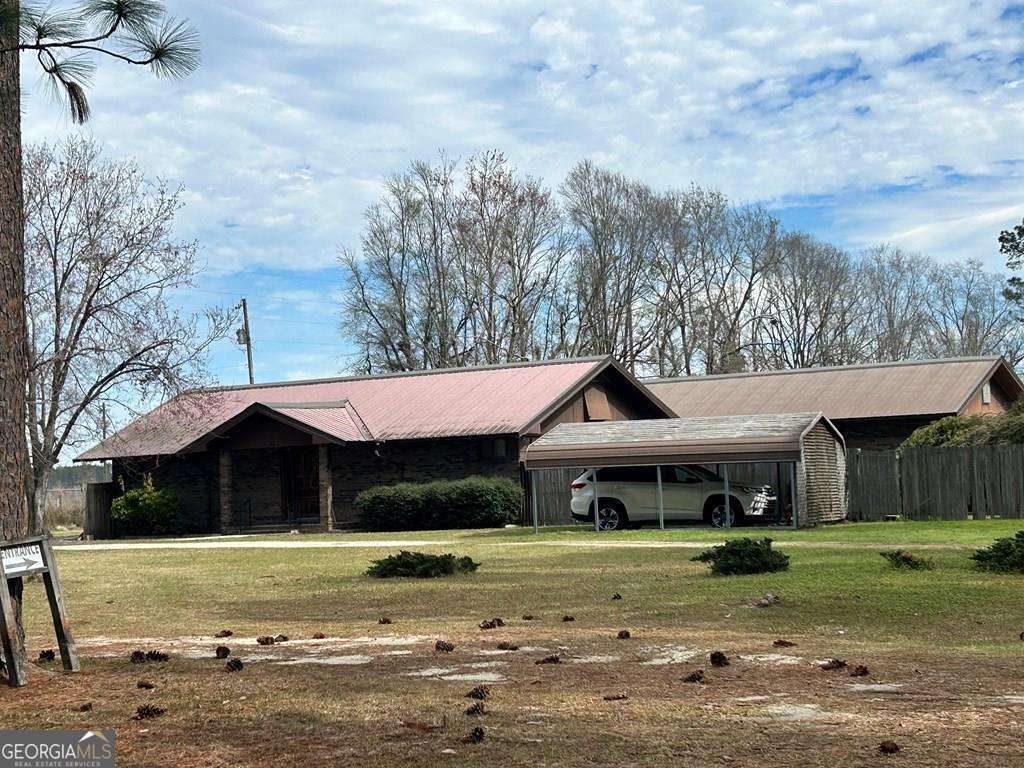 5 bedroom, 4 bathroom, 3,080 sq ft single family residence under contract at 1348 S Us Hwy 1, Alma, GA 31510 — photo 5