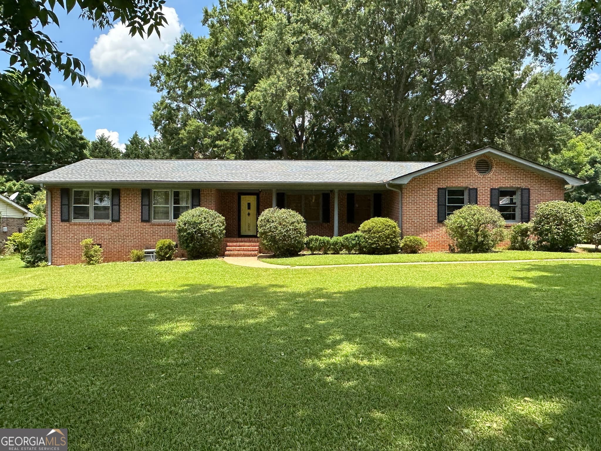 3 bedroom, 2 bathroom, 1,626 sq ft single family residence sold at 209 Maddox Road, Griffin, GA 30224