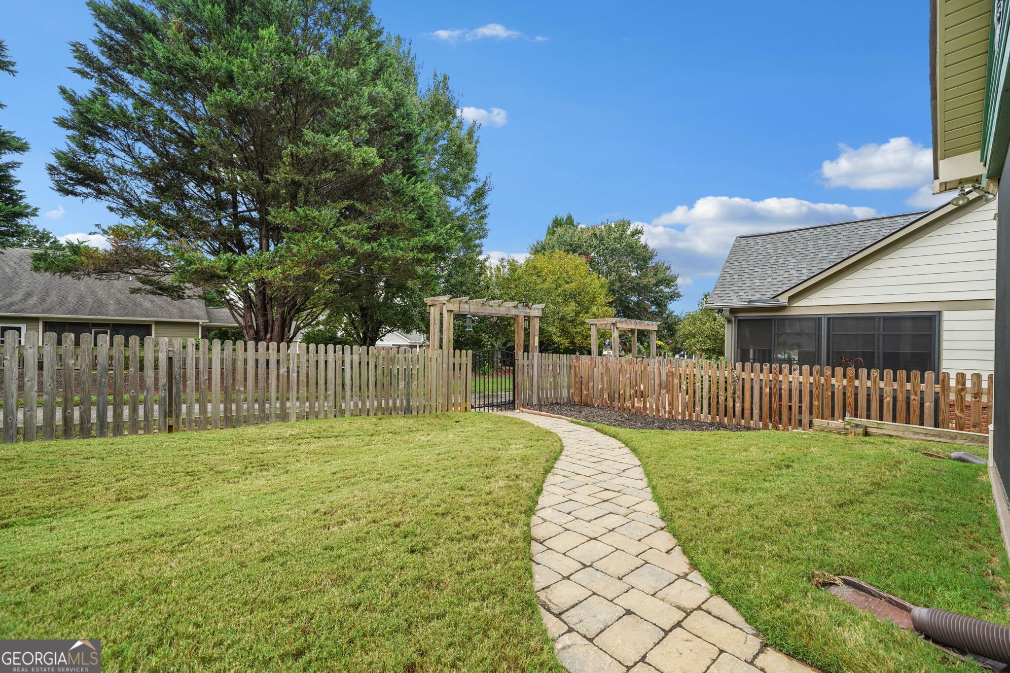 3 bedroom, 2 bathroom, 1,500 sq ft single family residence for sale at 324 Old Clarkesville Mill Road, Clarkesville, GA 30523 — photo 6