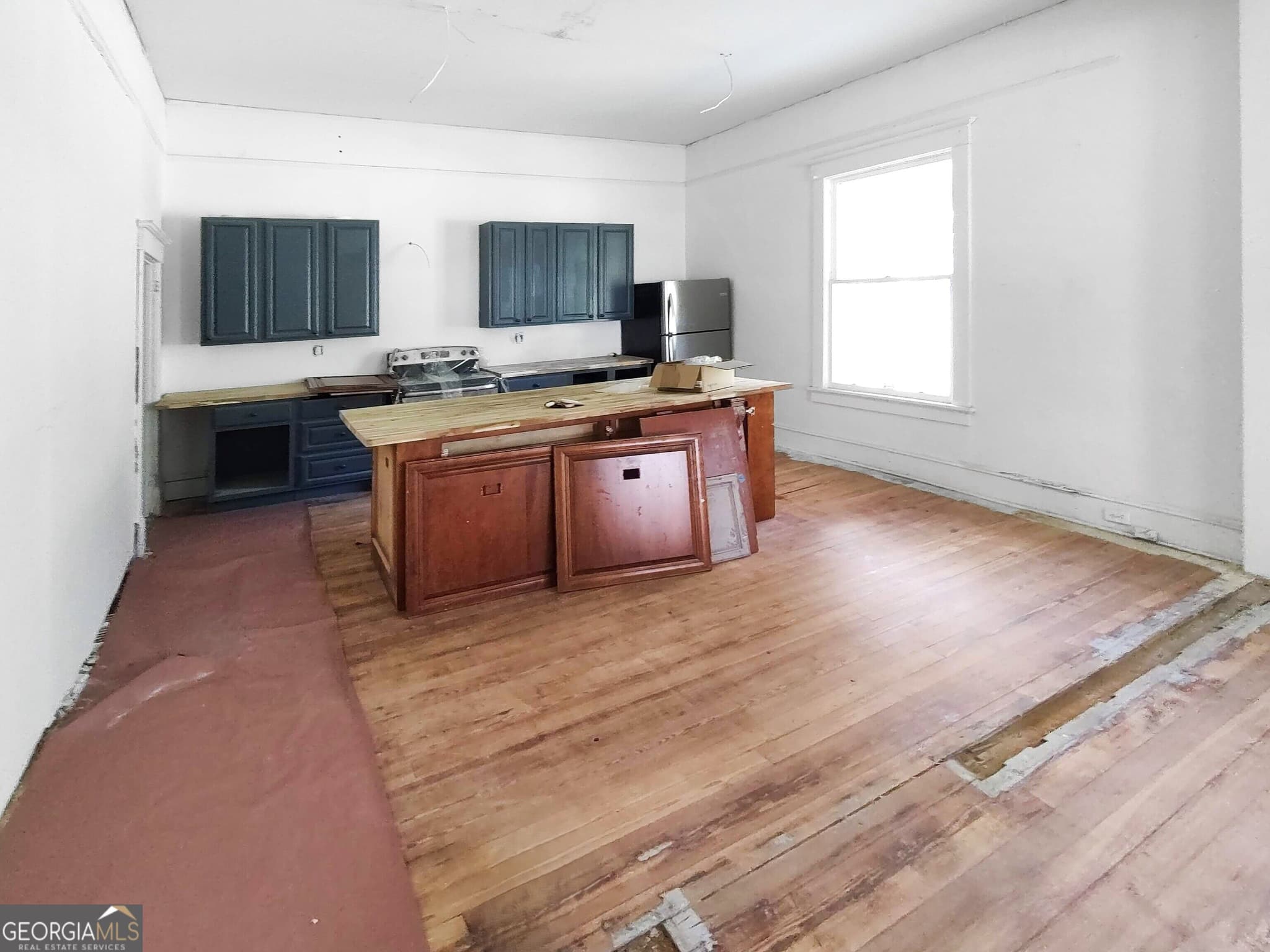 3 bedroom, 2 bathroom, 1,878 sq ft single family residence for sale at 406 N Monroe Street, Albany, GA 31701 — photo 3