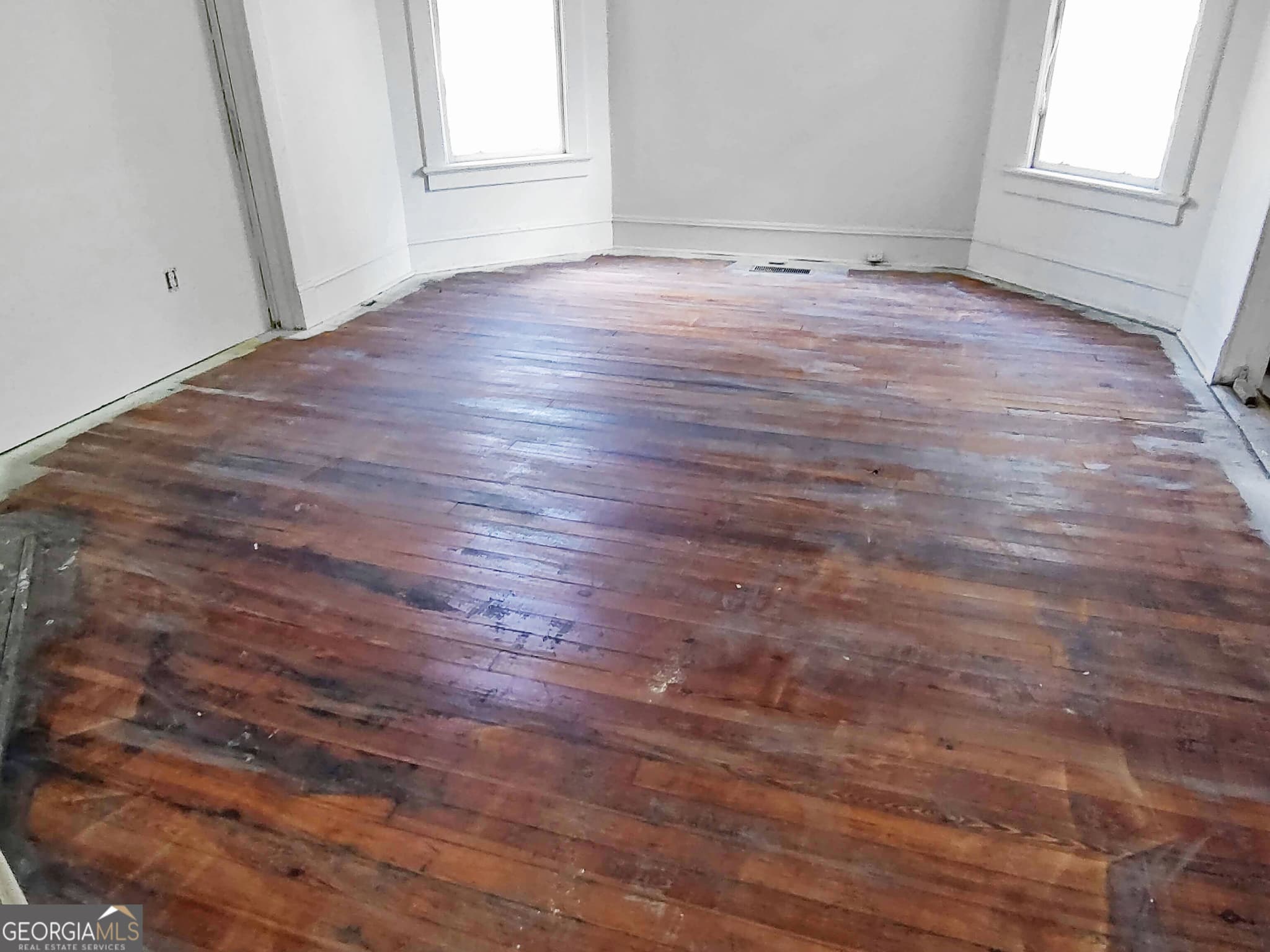 3 bedroom, 2 bathroom, 1,878 sq ft single family residence for sale at 406 N Monroe Street, Albany, GA 31701 — photo 5