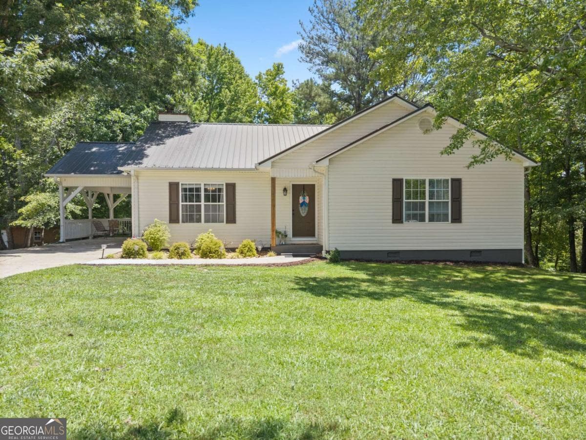 2 bedroom, 2 bathroom, 1,276 sq ft single family residence sold at 18 Chickasaw Trail, Cleveland, GA 30528