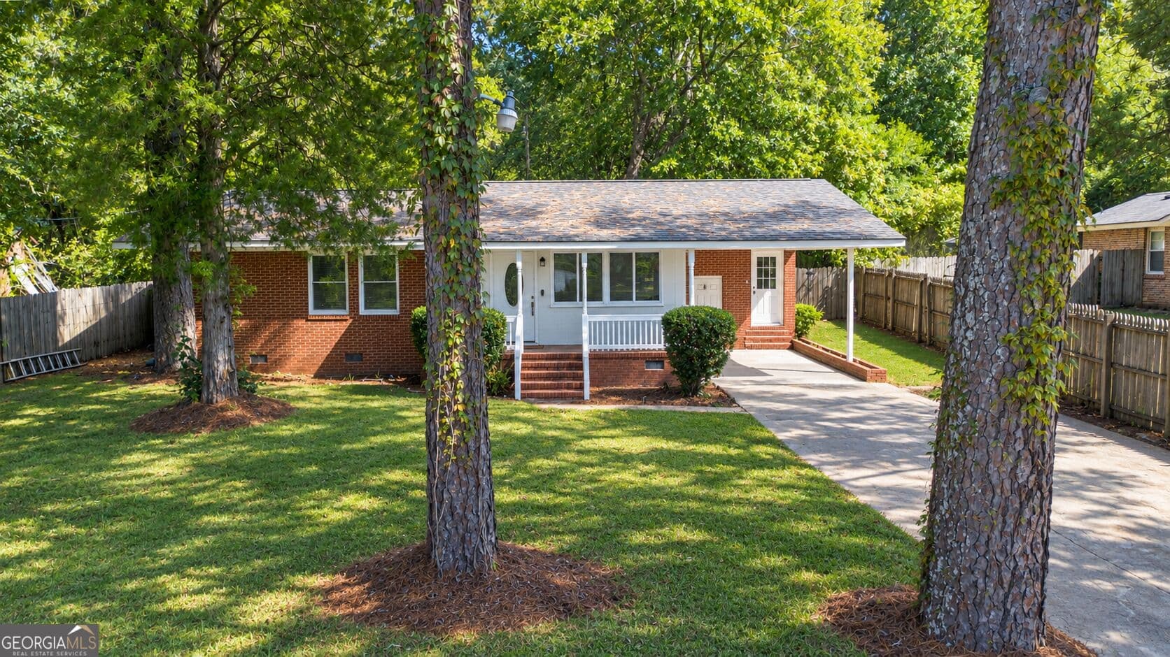 3 bedroom, 2 bathroom, 1,302 sq ft single family residence for sale at 2525 Willis Court, Macon, GA 31217