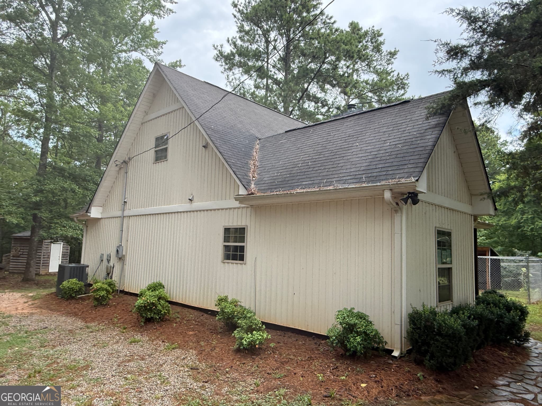 2 bedroom, 2 bathroom, 1,296 sq ft single family residence for sale at 1331 Center Hill School Road, Union Point, GA 30669 — photo 2