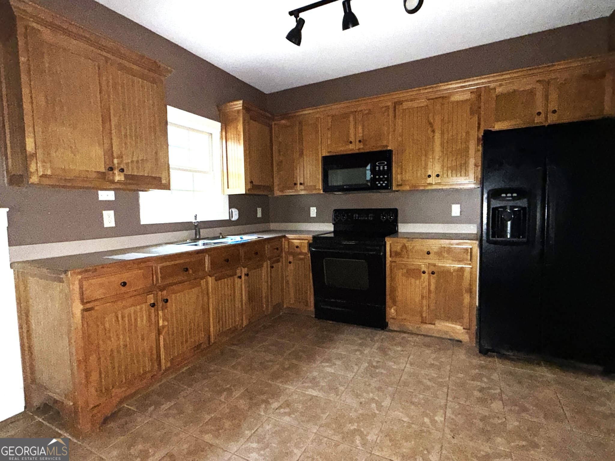 2 bedroom, 2 bathroom, 1,296 sq ft single family residence for sale at 1331 Center Hill School Road, Union Point, GA 30669 — photo 6