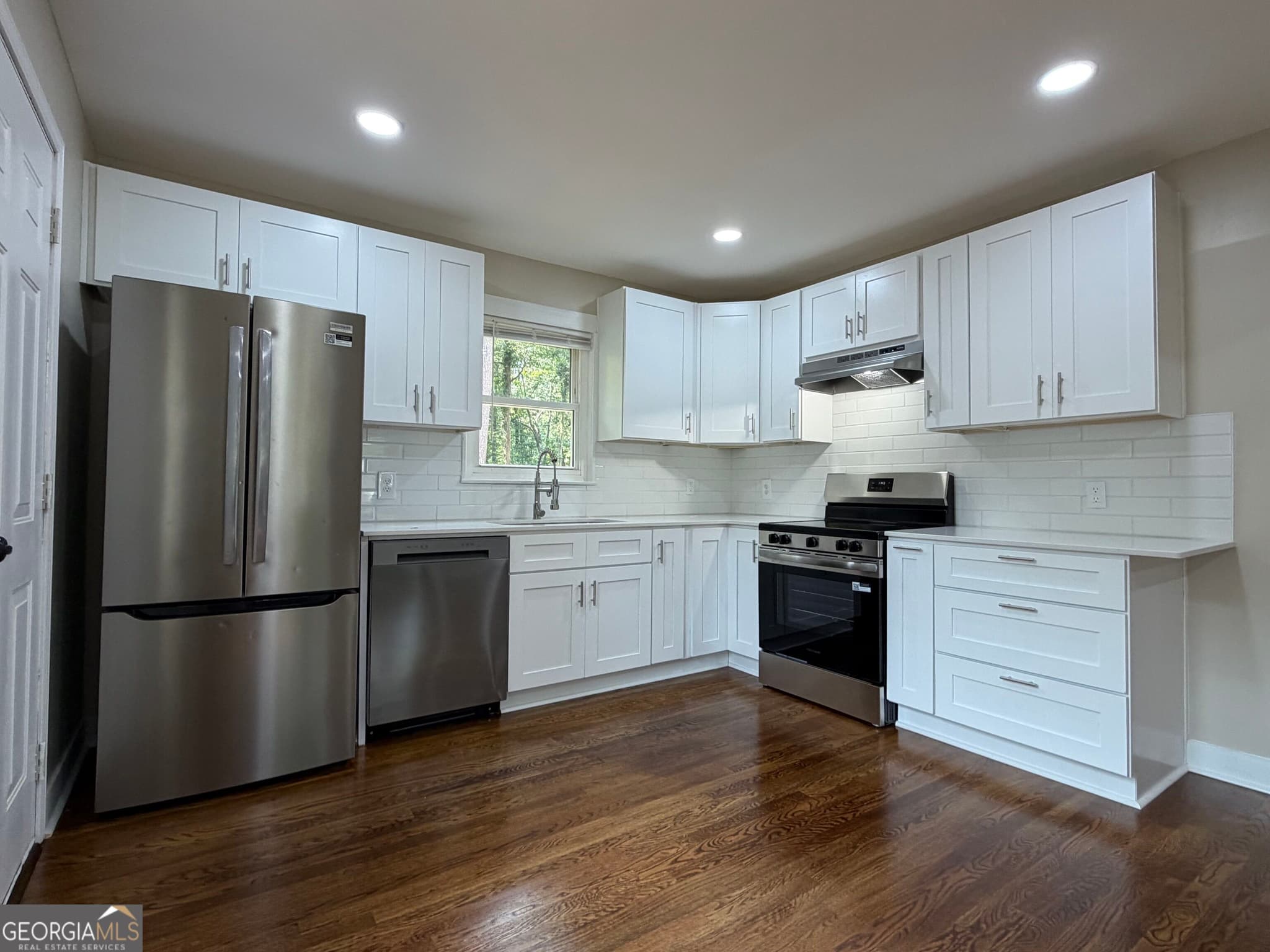 3 bedroom, 1.5 bathroom, 912 sq ft single family residence for sale at 897 Wanda Circle, Marietta, GA 30008 — photo 3