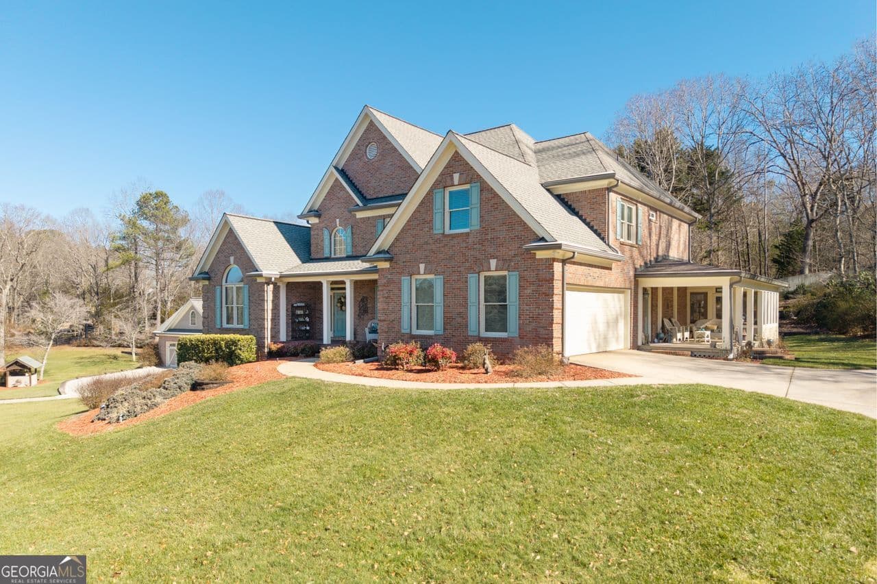 4 bedroom, 3.5 bathroom, 5,774 sq ft single family residence for sale at 8015 Hurakan Creek Crossing, Cumming, GA 30028 — photo 4
