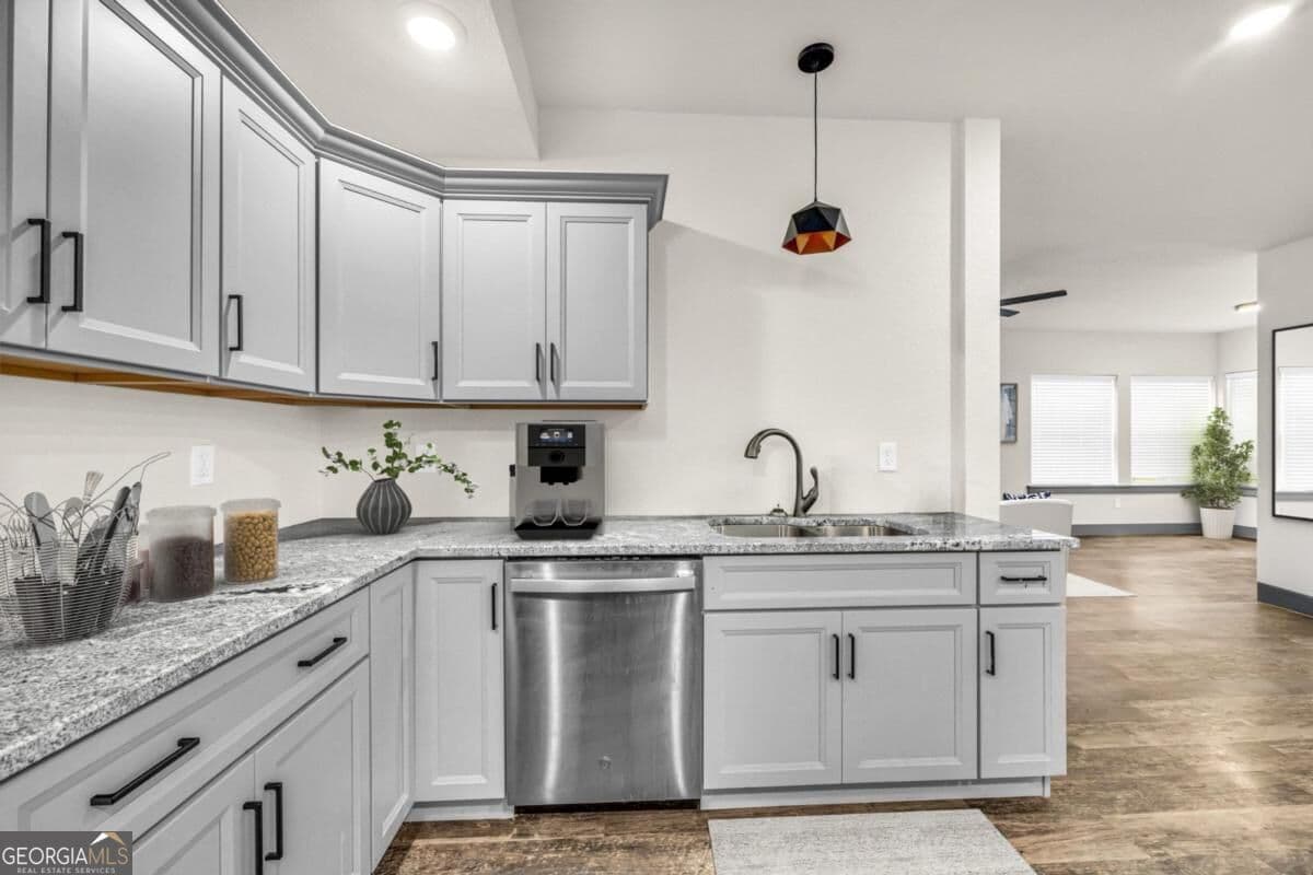 3 bedroom, 2.5 bathroom, 1,800 sq ft condominium for rent at 36 Spring Creek Court, Canon, GA 30520 for $1,500 a month — photo 4