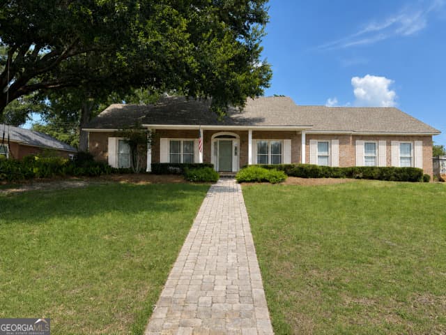 4 bedroom, 3 bathroom, 3,209 sq ft single family residence for sale at 5 Ridgeview Circle, Valdosta, GA 31602