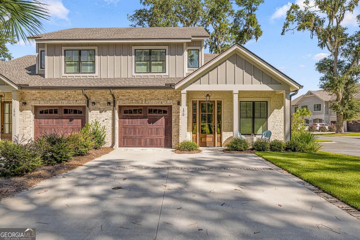 3 bedroom, 3.5 bathroom, 2,099 sq ft townhouse under contract at 170 Fifty Oaks Lane, St. Simons, GA 31522 — photo 2
