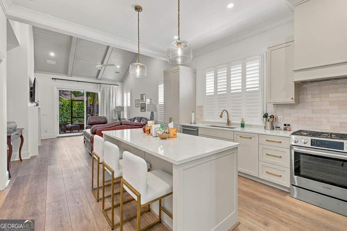 3 bedroom, 3.5 bathroom, 2,099 sq ft townhouse under contract at 170 Fifty Oaks Lane, St. Simons, GA 31522 — photo 7