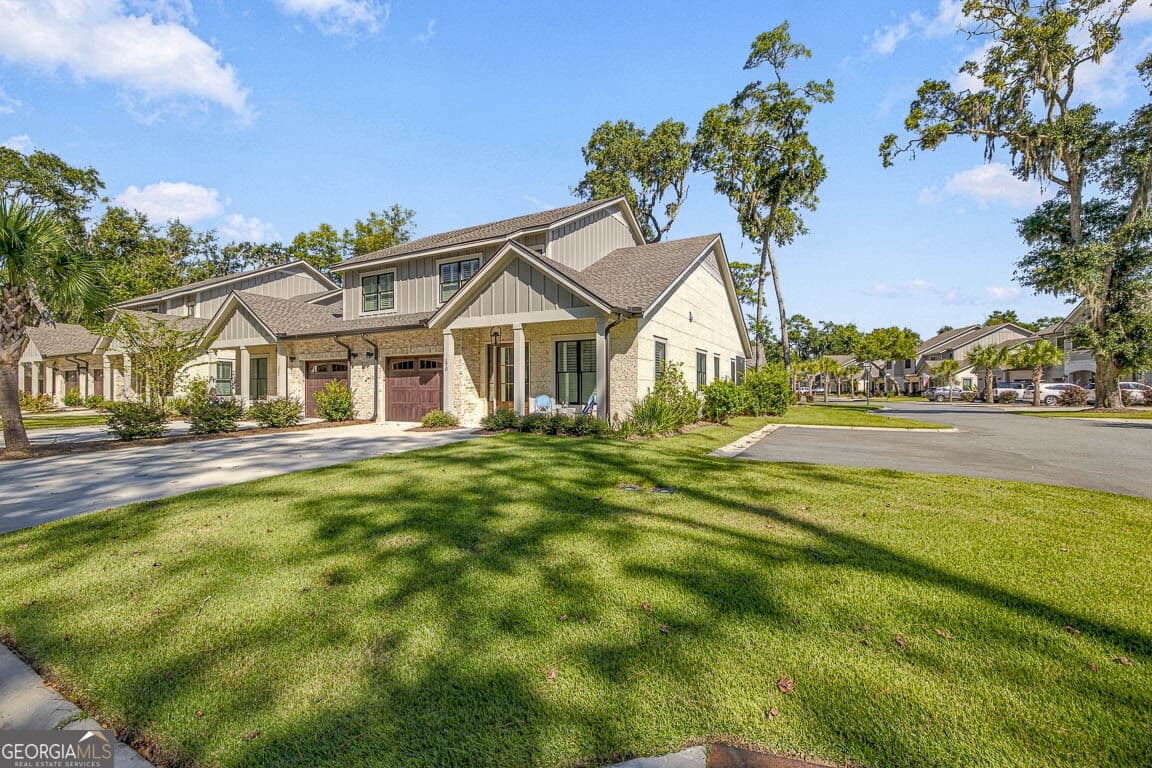 3 bedroom, 3.5 bathroom, 2,099 sq ft townhouse under contract at 170 Fifty Oaks Lane, St. Simons, GA 31522 — photo 3