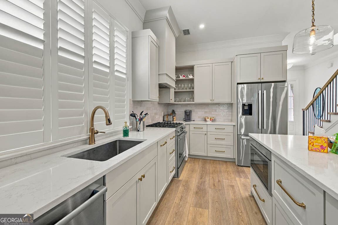 3 bedroom, 3.5 bathroom, 2,099 sq ft townhouse under contract at 170 Fifty Oaks Lane, St. Simons, GA 31522 — photo 9