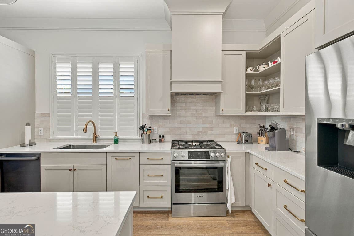 3 bedroom, 3.5 bathroom, 2,099 sq ft townhouse under contract at 170 Fifty Oaks Lane, St. Simons, GA 31522 — photo 8