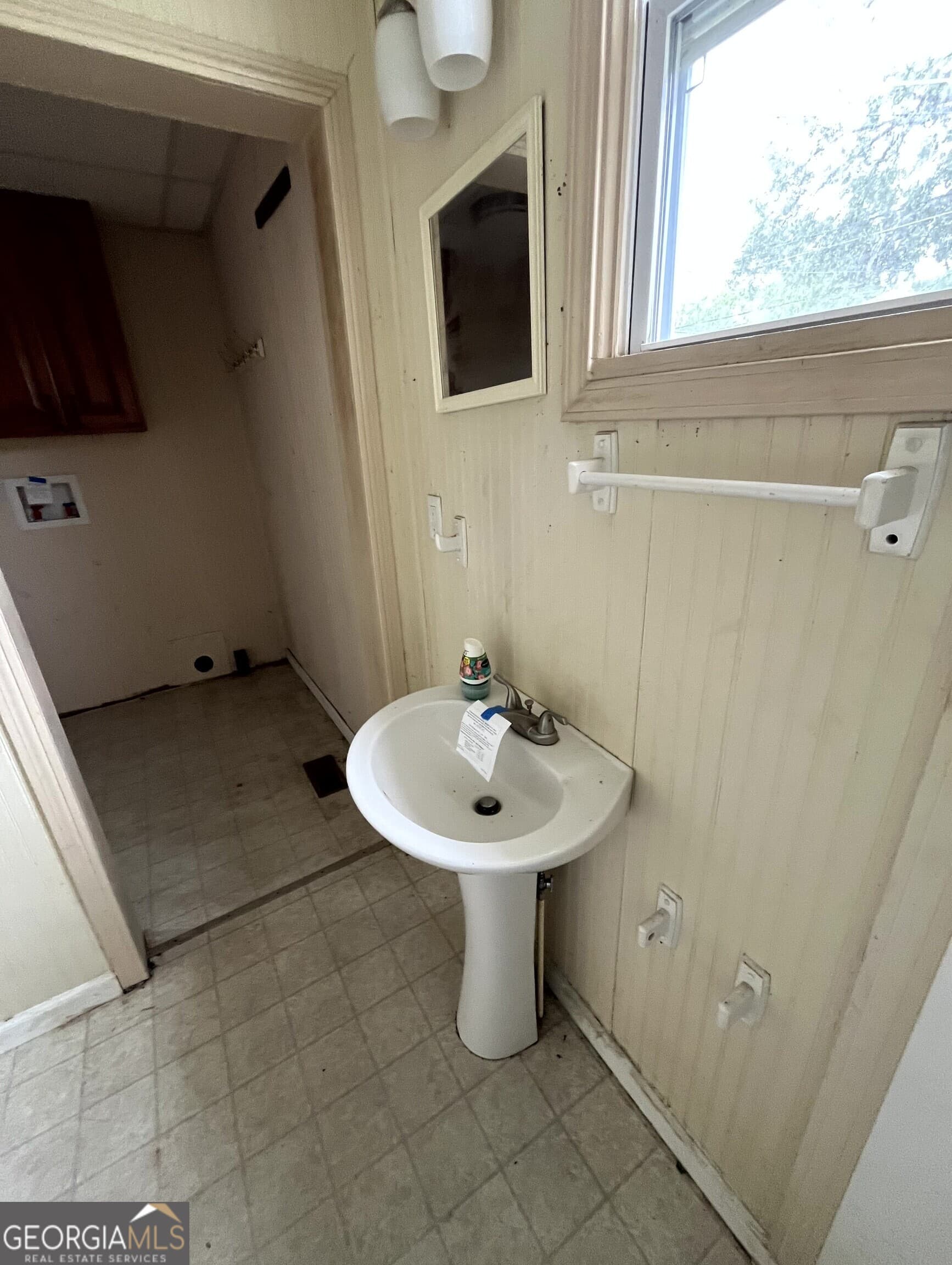 3 bedroom, 2 bathroom, 1,364 sq ft single family residence for sale at 430 Knight Street, Elberton, GA 30635 — photo 10