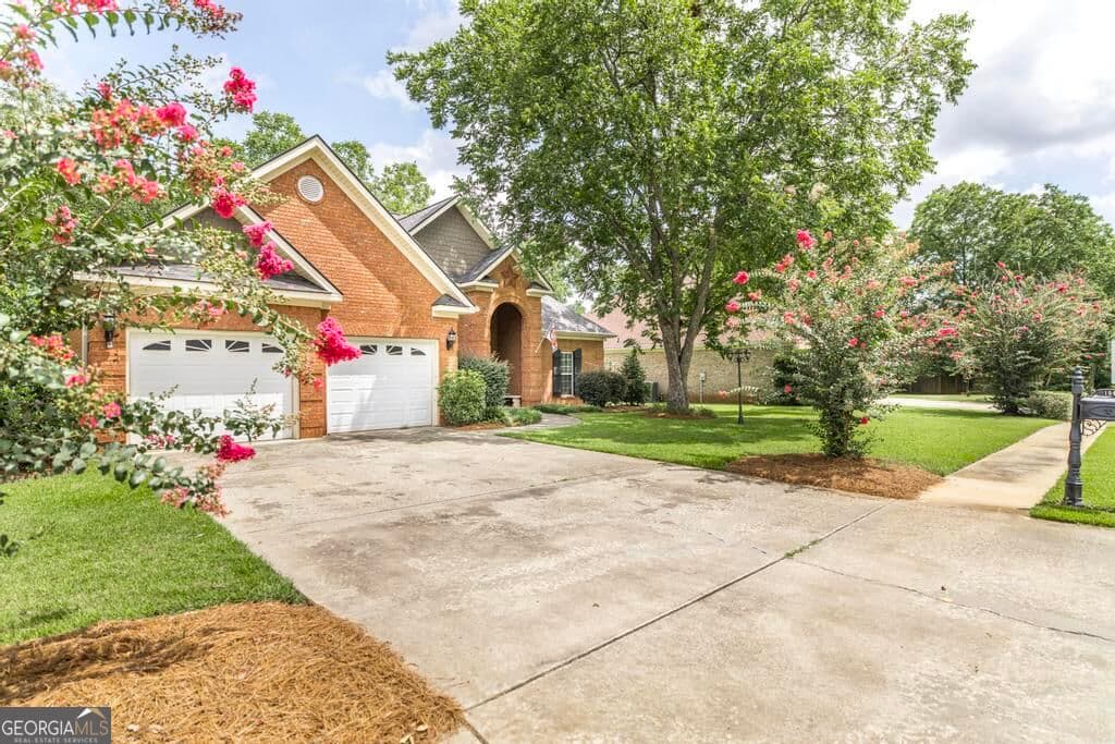 3 bedroom, 2.5 bathroom, 1,990 sq ft single family residence for sale at 104 Pembroke Point, Centerville, GA 31028 — photo 2