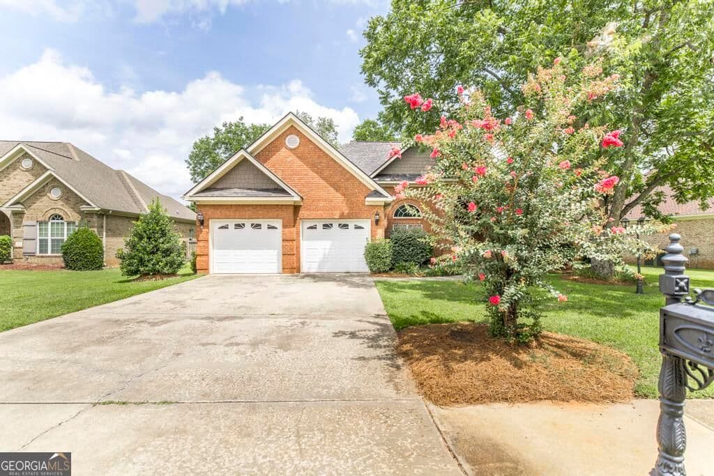 3 bedroom, 2.5 bathroom, 1,990 sq ft single family residence for sale at 104 Pembroke Point, Centerville, GA 31028 — photo 3