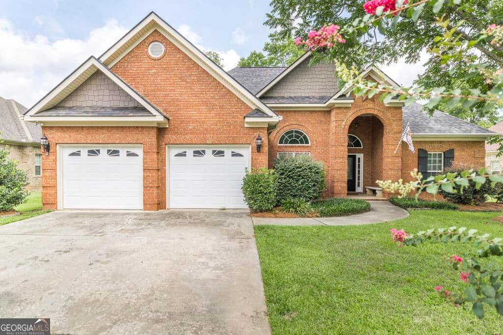 3 bedroom, 2.5 bathroom, 1,990 sq ft single family residence for sale at 104 Pembroke Point, Centerville, GA 31028