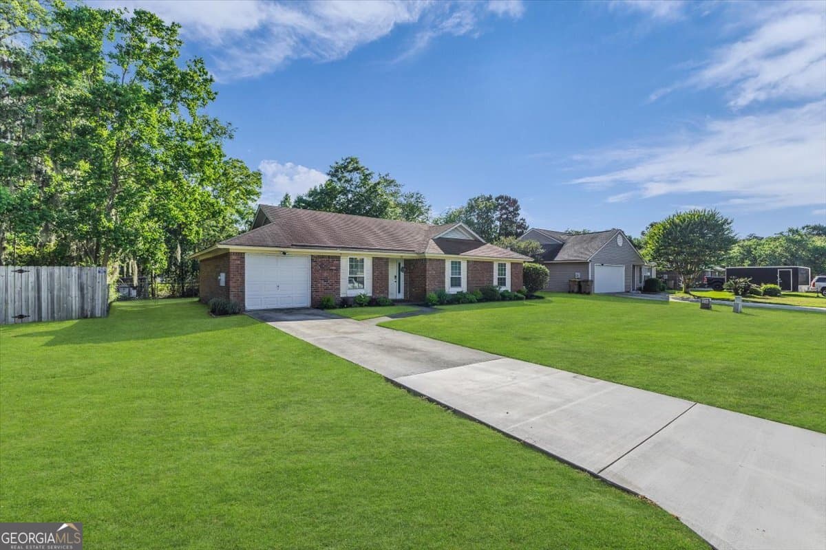 3 bedroom, 2 bathroom, 1,587 sq ft single family residence for sale at 40 Whippoorwill Lane, Richmond Hill, GA 31324 — photo 2