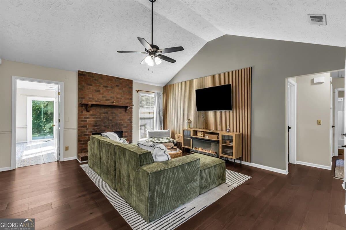 3 bedroom, 2 bathroom, 1,587 sq ft single family residence for sale at 40 Whippoorwill Lane, Richmond Hill, GA 31324 — photo 7