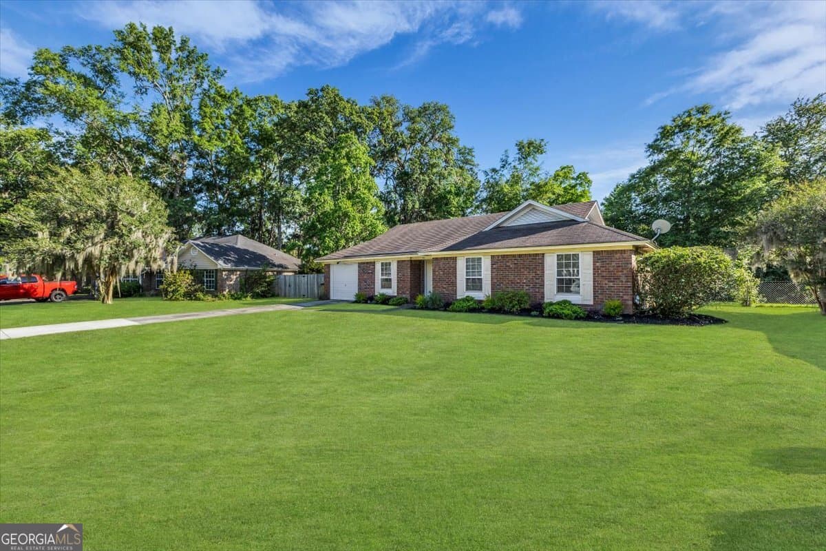 3 bedroom, 2 bathroom, 1,587 sq ft single family residence for sale at 40 Whippoorwill Lane, Richmond Hill, GA 31324 — photo 3