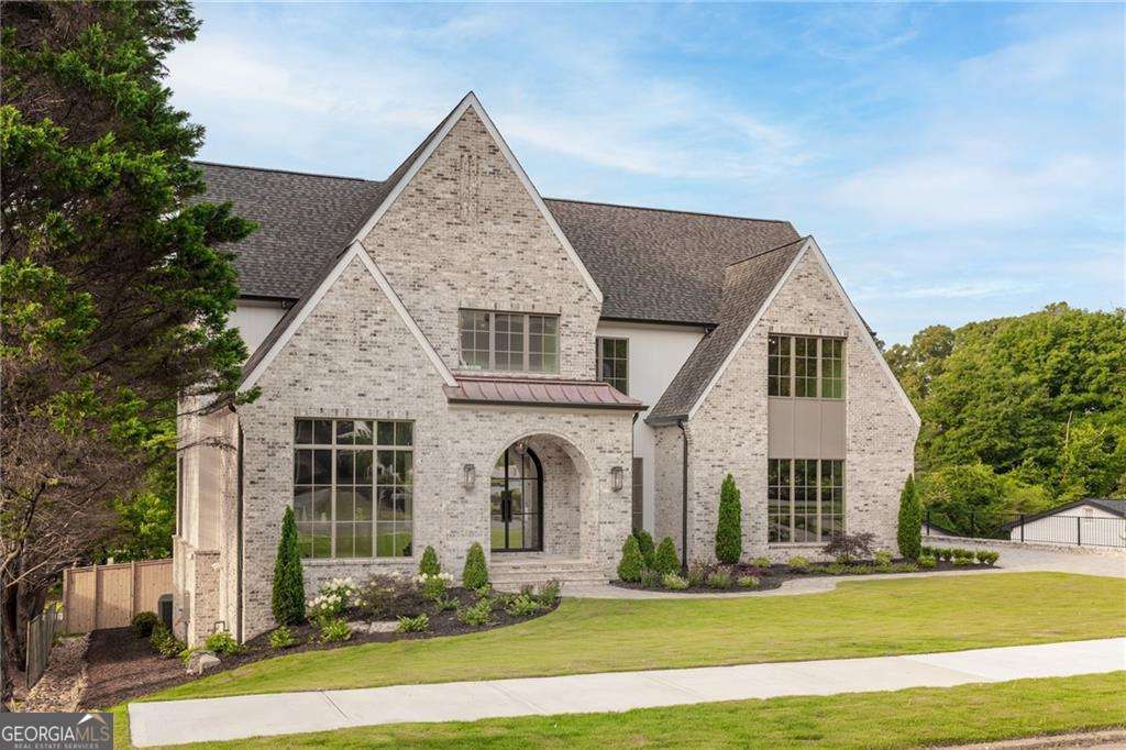 5 bedroom, 5.5 bathroom single family residence for sale at 228 Thomas Circle, Roswell, GA 30075 — photo 3