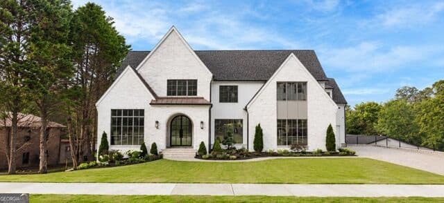 5 bedroom, 5.5 bathroom single family residence for sale at 228 Thomas Circle, Roswell, GA 30075 — photo 1 of 50