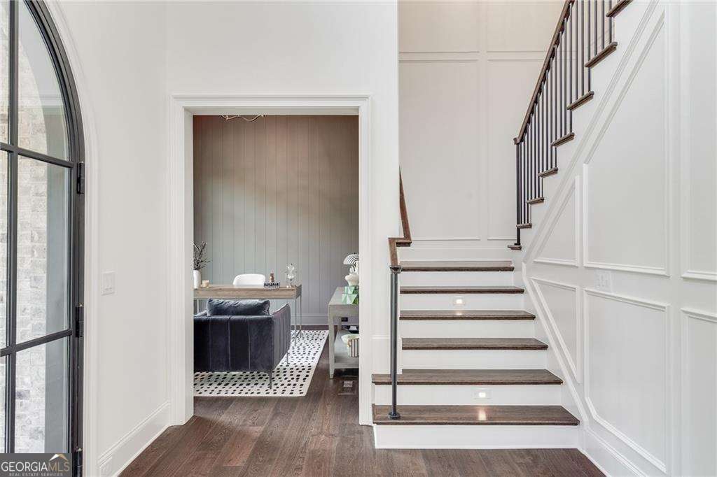 5 bedroom, 5.5 bathroom single family residence for sale at 228 Thomas Circle, Roswell, GA 30075 — photo 5