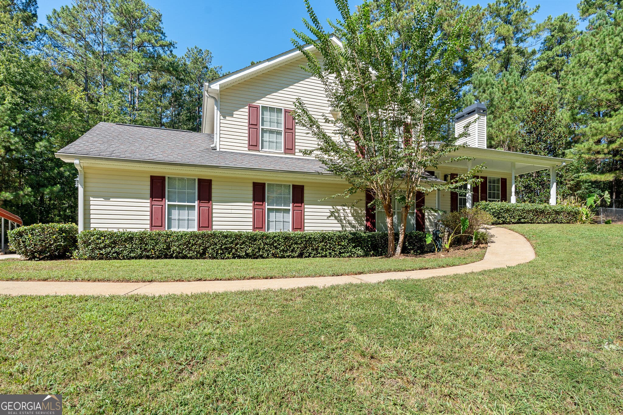 4 bedroom, 3 bathroom, 1,961 sq ft single family residence for sale at 65 Lauren Overlook, Newnan, GA 30263 — photo 2