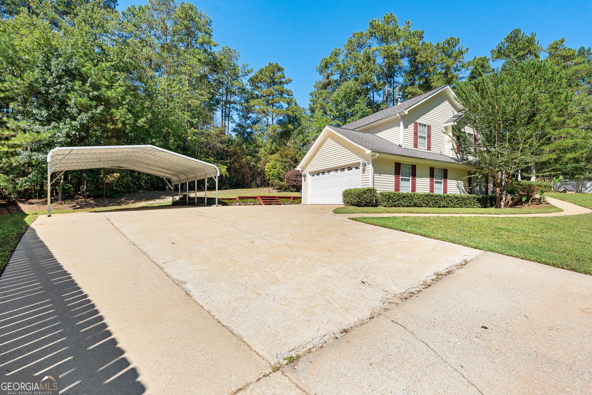 4 bedroom, 3 bathroom, 1,961 sq ft single family residence for sale at 65 Lauren Overlook, Newnan, GA 30263 — photo 4