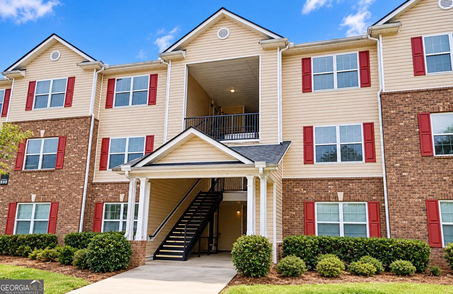 3 bedroom, 2 bathroom, 1,292 sq ft condominium for sale at 16203 Waldrop Cove 16203, Decatur, GA 30034 — photo 1 of 12