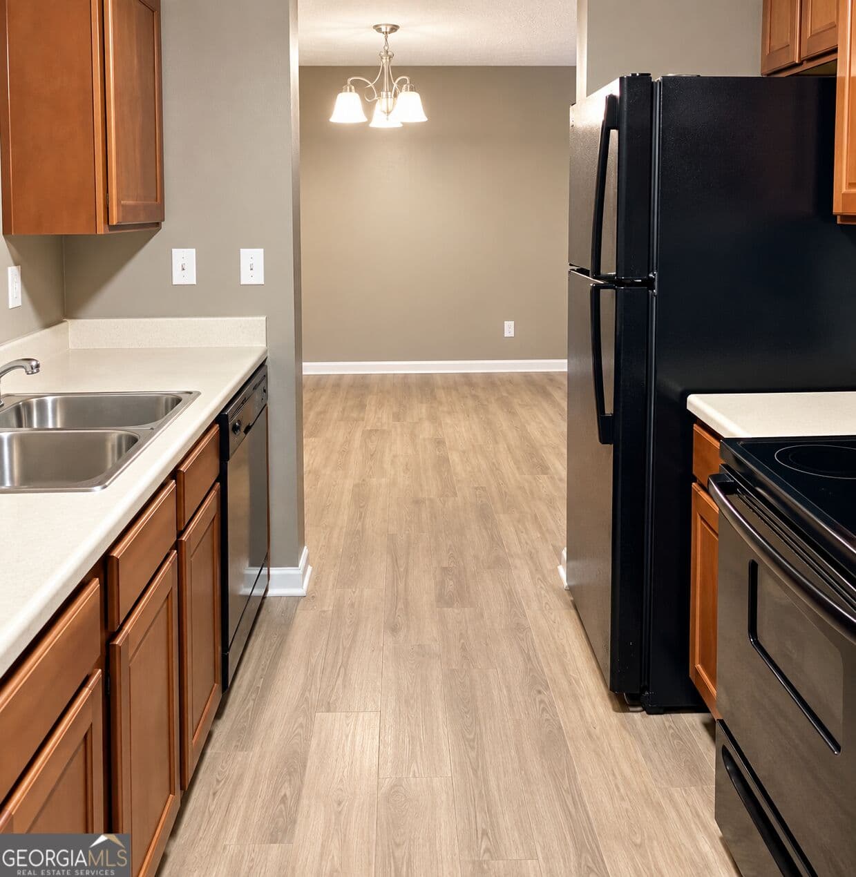 3 bedroom, 2 bathroom, 1,292 sq ft condominium for sale at 16203 Waldrop Cove 16203, Decatur, GA 30034 — photo 4